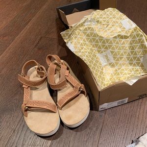 Teva women’s midform universal geometric